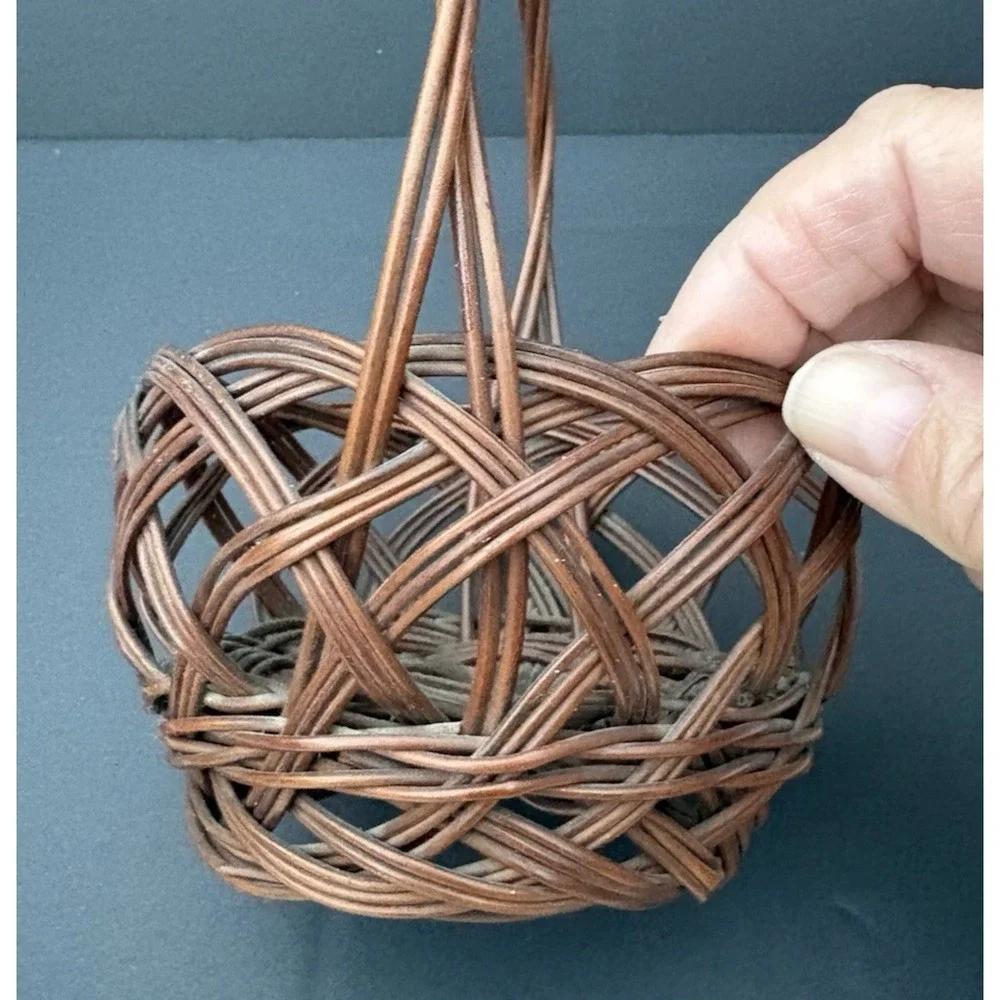 Vintage miniature brown wicker gathering or sewing yarn basket 4